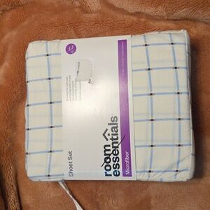 Room Essentials Cream and Blue Checkered Sheet Set, Size Twin/XL Twin